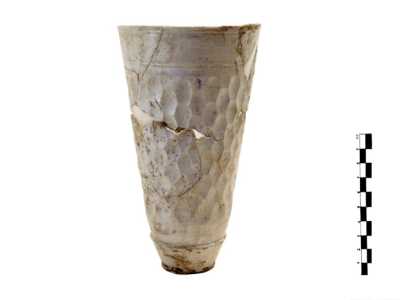 Catino in ceramica invetriata policroma rinvenuto in un pozzo �immondezzaio  durante le recenti ricerche archeologiche nel monastero (XV sec.)